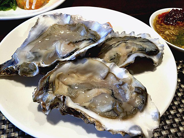 Fresh oysters (35574228960)